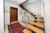 10 - Aufgang OG - Essen – Stadtwald! Vorzeige-Villa in bevorzugter Lage