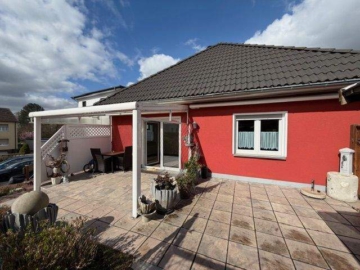 Energieeffizient und Barrierearm: Neuwertiger Bungalow in Neheim, 59755 Arnsberg / Neheim, Einfamilienhaus