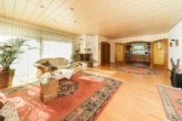 5 Wohnzimmer - Viel Platz auf einer Ebene! Atrium-Bungalow im Erbbaurecht auf dem Dortmunder Höchsten