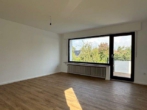 Wohnzimmer - Frisch renovierte 3-Zimmer-Wohnung mit Balkon in Unna-Massen